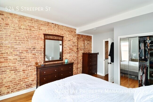 Building Photo - 2 Bed Rowhome in Prime Canton Location!