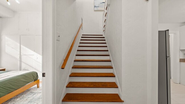 Building Photo - 307 W Haya St