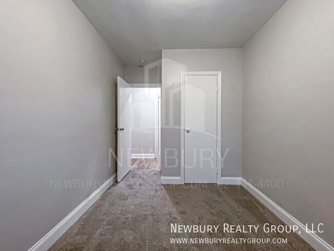 Building Photo - Cozy 2 Bedroom Available Now!