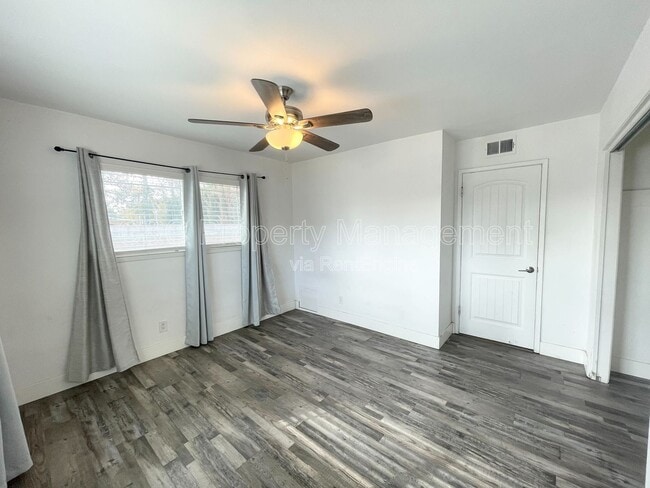 Building Photo - 1101 Fairview Rd