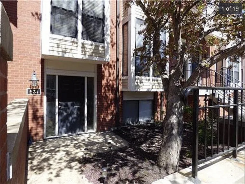 Building Photo - 524 W 10th St