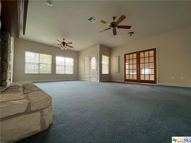Building Photo - 808 Rose Way