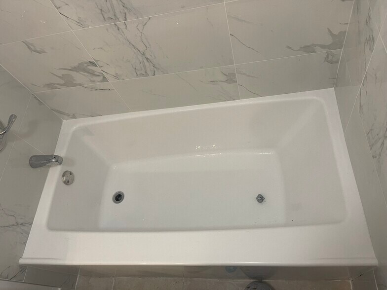 Building Photo - 5953 NW 25th Ct