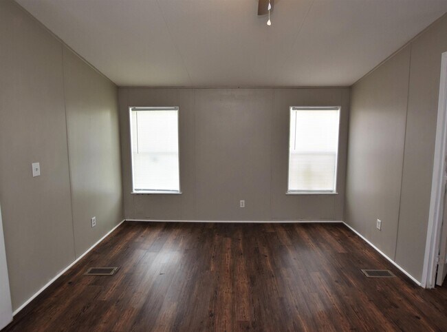 Building Photo - 2360 Tuna Ln