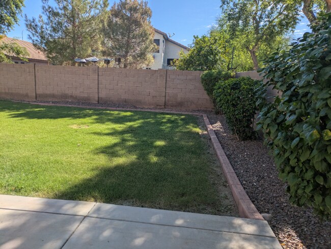 Building Photo - 204 W Goldfinch Way