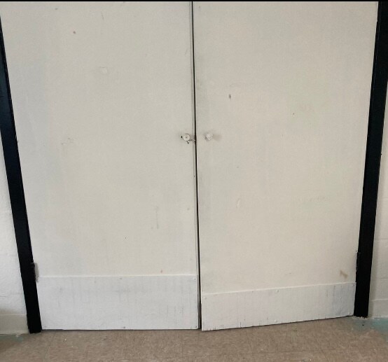 Building Photo - 906 E Lucas Ave