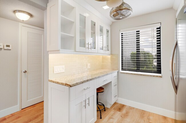 Building Photo - 4242 Deste Ct