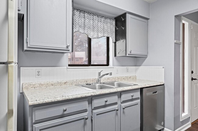 Building Photo - 208 Bartonwood Ct