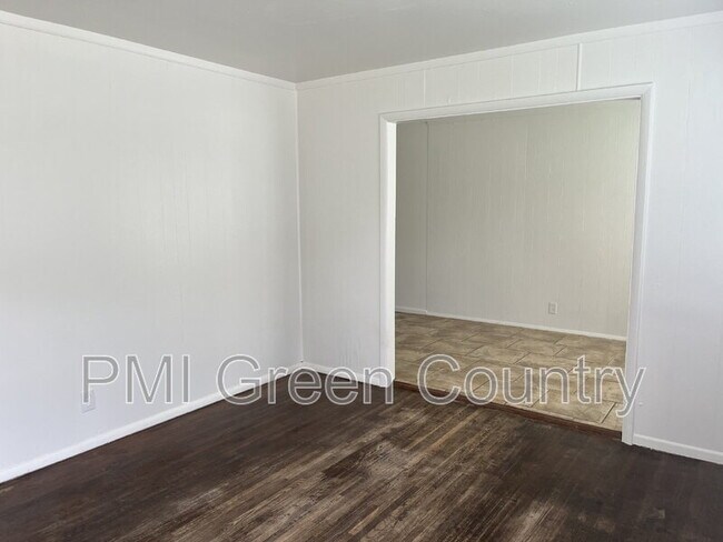 Building Photo - 4338 N Hartford Ave