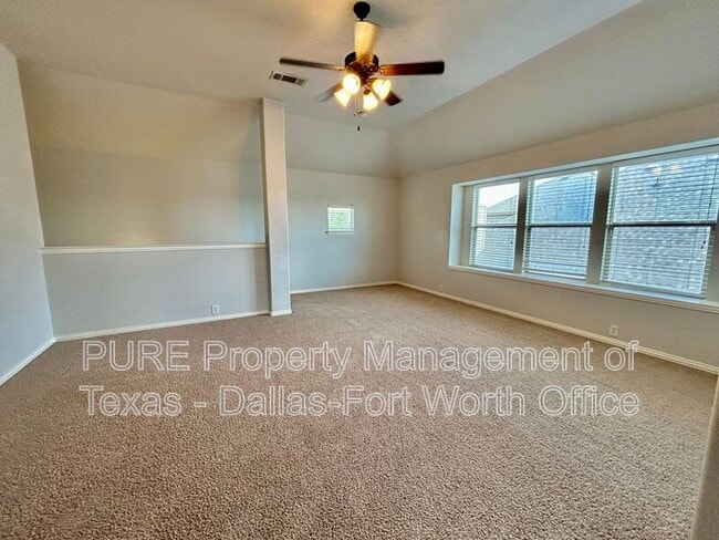 Building Photo - 511 Carnation Ln