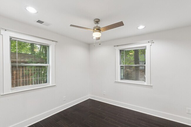Building Photo - North Nashville Bungalow