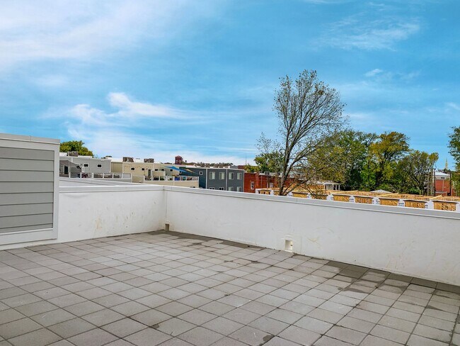 Building Photo - Gorgeous 3 Bed, 2 Bathroom in Manchester A...