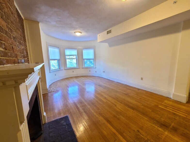 Building Photo - 1402 Beacon St