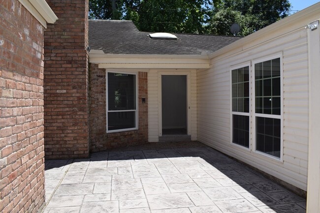 Building Photo - 15807 Mill Hollow Dr