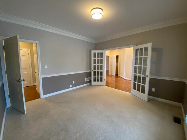 Building Photo - 4224 Evergreen Dr