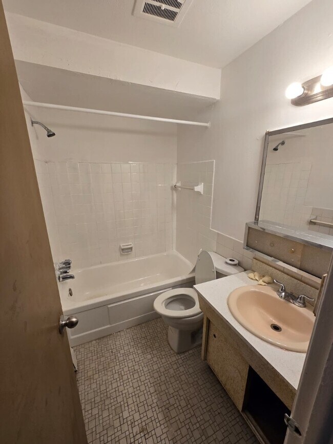 Building Photo - 1885 N Taylor Rd