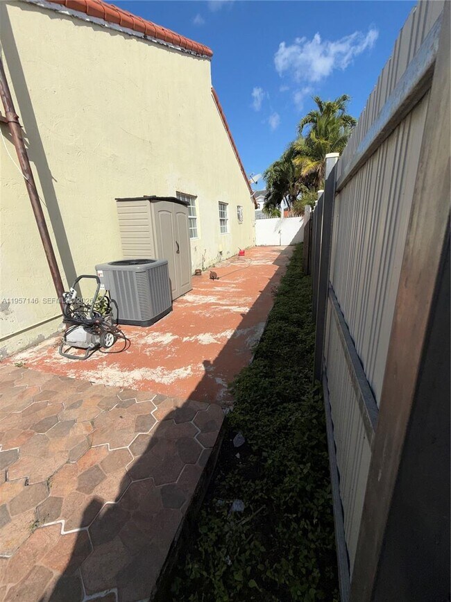 Building Photo - 8712 NW 108th Ln