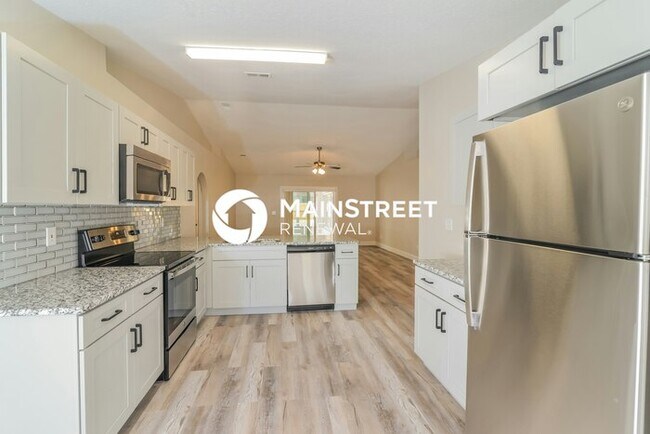 Building Photo - 3 Bedroom Pet-Friendly Home in CLERMONT, FL with Main Street Renewal