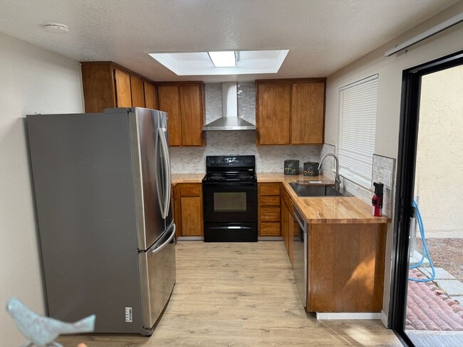 Building Photo - Updated 3 Bedroom 2.5 Bath 2 Story Condo F...