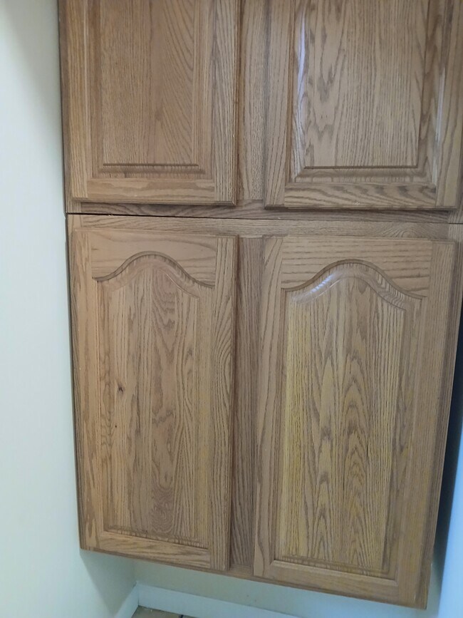 Building Photo - 705 S Poplar St