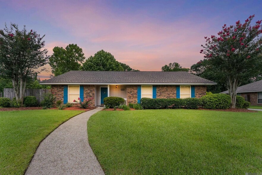 Building Photo - 6362 Westridge Dr