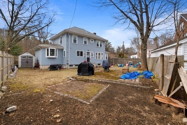 Building Photo - 859 Fellsway W