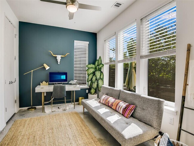 Building Photo - 3100 Menchaca Rd