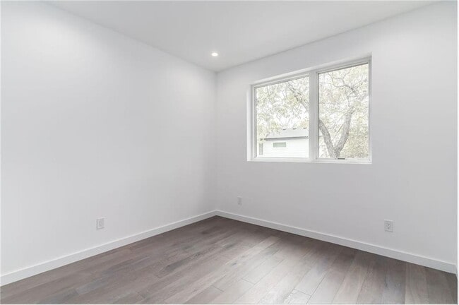 Building Photo - 915 Tillery St