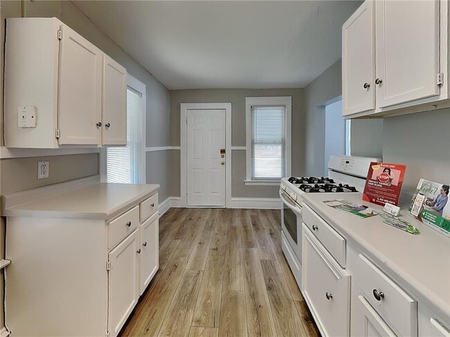 Building Photo - 4042 Clinton Ave