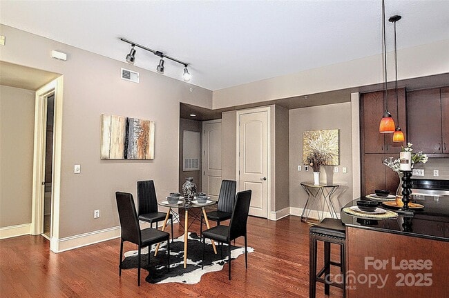 Building Photo - 4625 Piedmont Row Dr