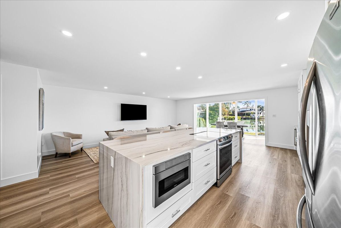 Building Photo - 1910 Gulf Shore Blvd N