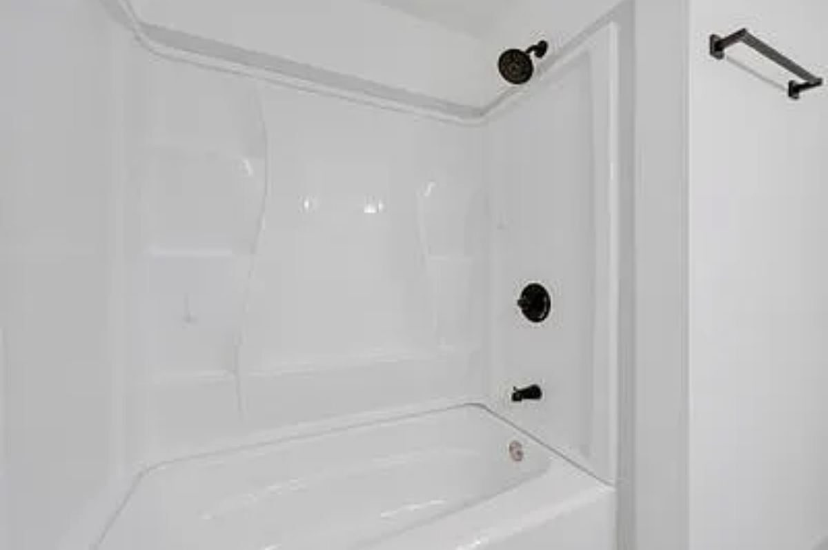 Building Photo - 725 W Brock St