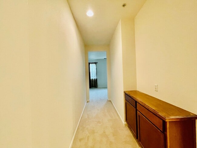 Building Photo - Gorgeous 3 Bed/3 Bath Home in Peaceful Community - Impeccably Maintained