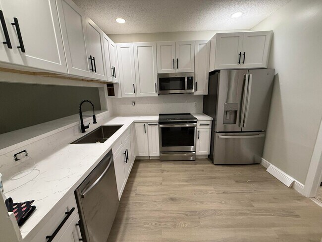 Building Photo - 10709 Pelican Dr