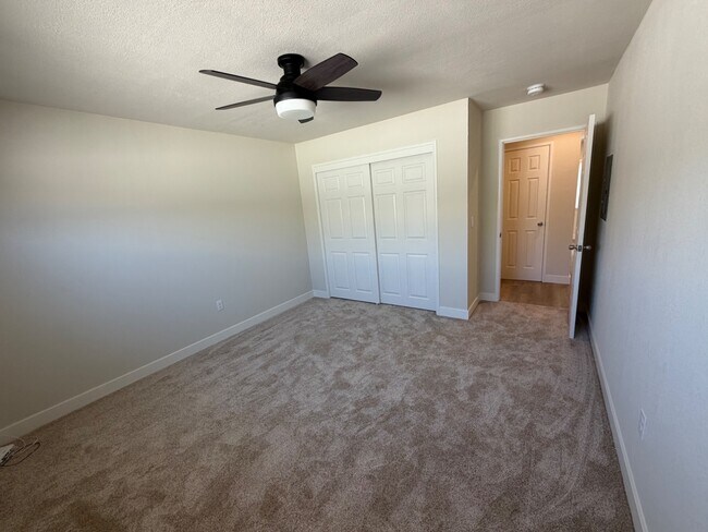 Building Photo - 130 Village Ct