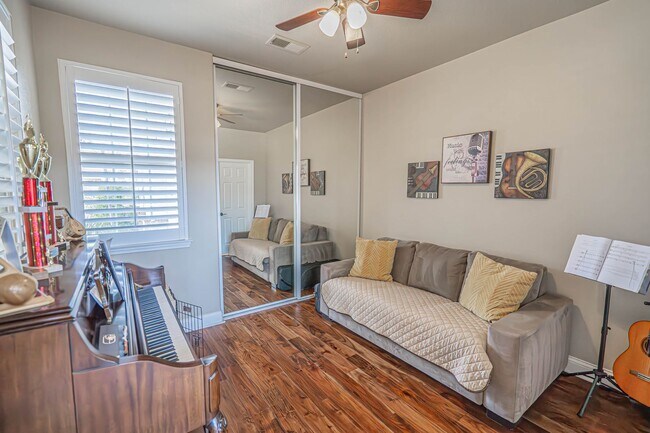 Building Photo - Expansive 5-Bedroom Home with Spa & Solar ...