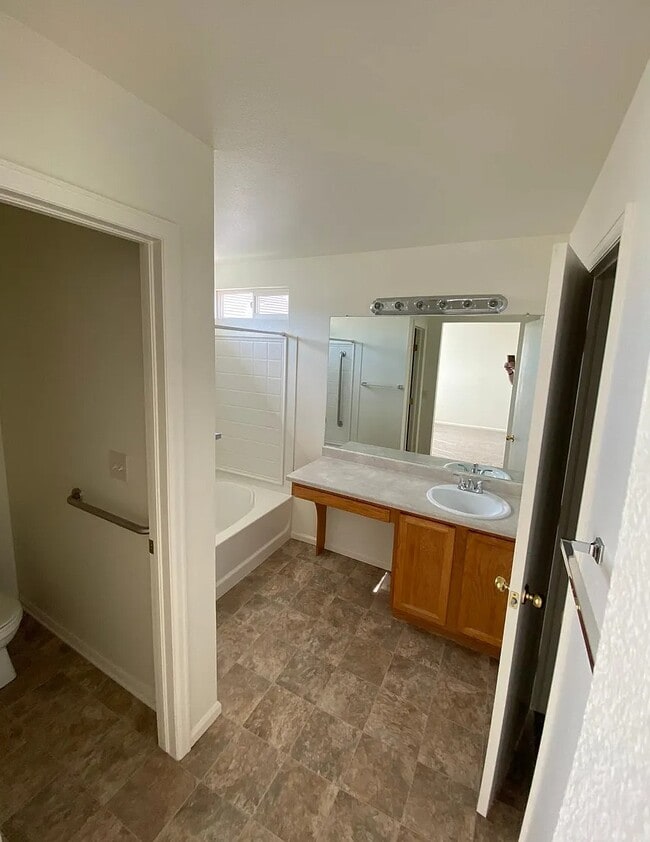 Building Photo - 134 S Elkhart St