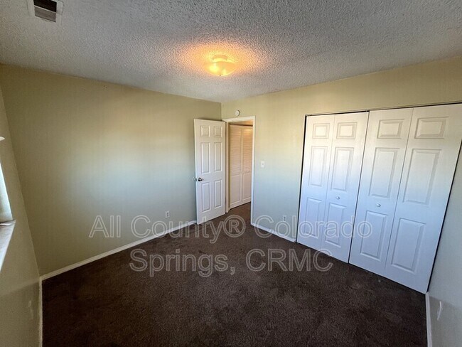 Building Photo - 1010 Mazatlan Cir