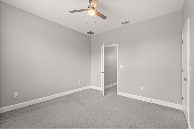 Building Photo - 6875 Arnoldson St