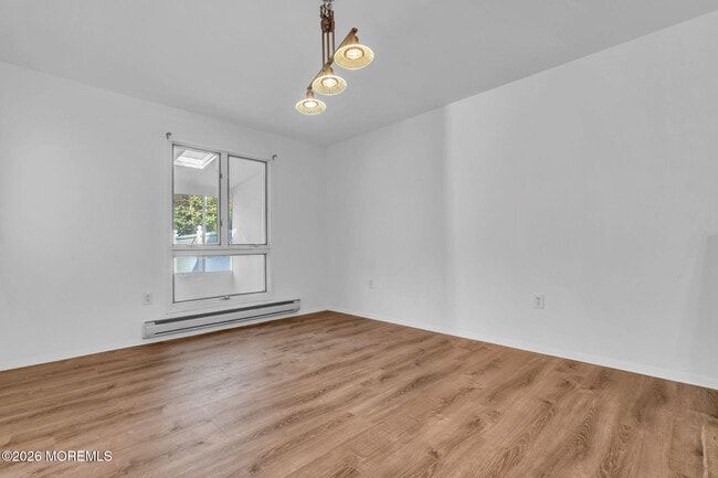 Building Photo - 166 E Holly Ln