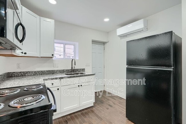 Building Photo - 515 Archer St