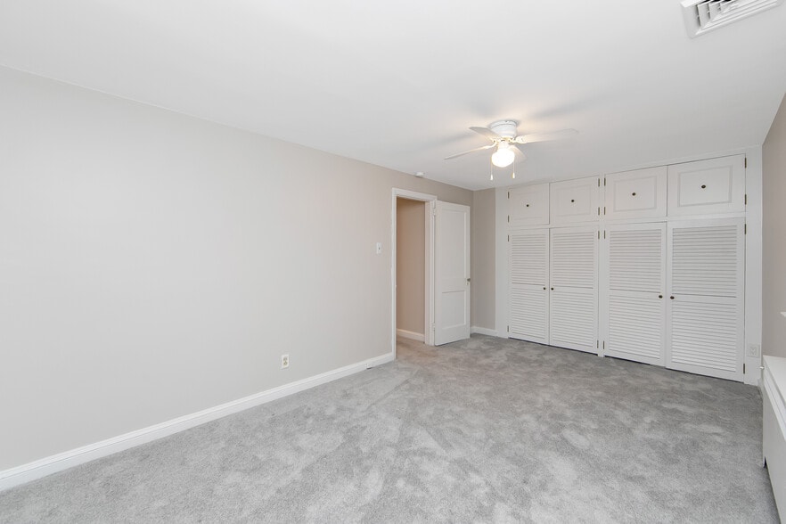 Building Photo - 204 Greenbriar Ln