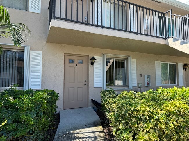 Building Photo - 142 Palm Dr