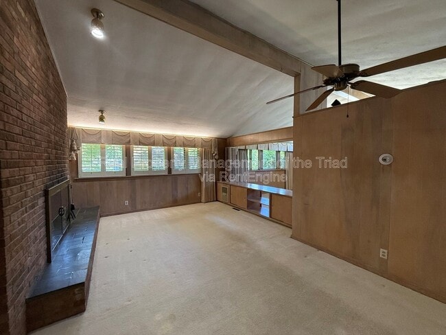 Building Photo - 1507 Pinehurst Dr