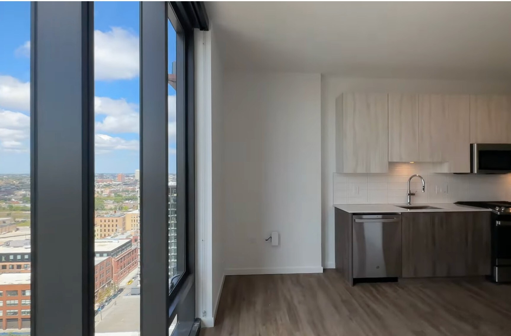 Building Photo - 180 N Aberdeen St