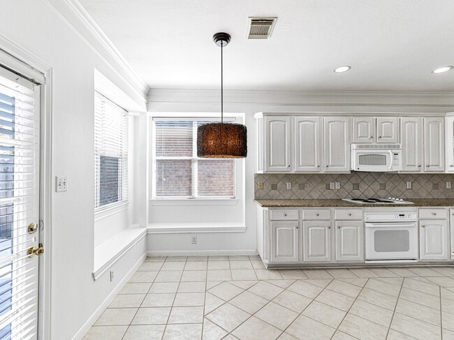 Building Photo - 5407 Lake Pl Dr