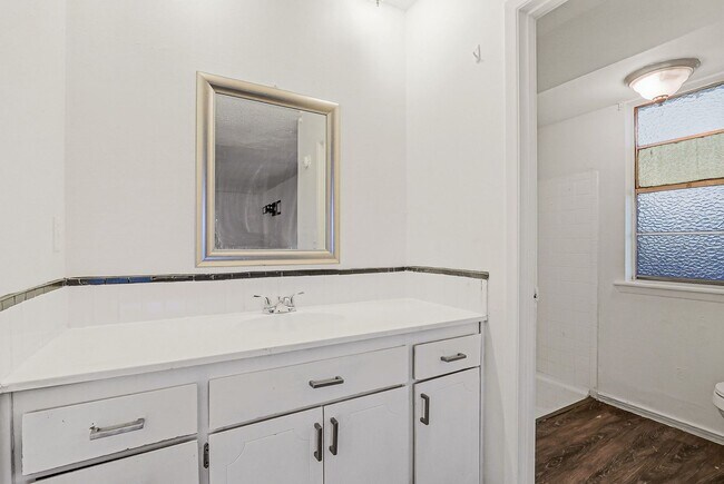 Building Photo - 4613 Sun Valley Dr