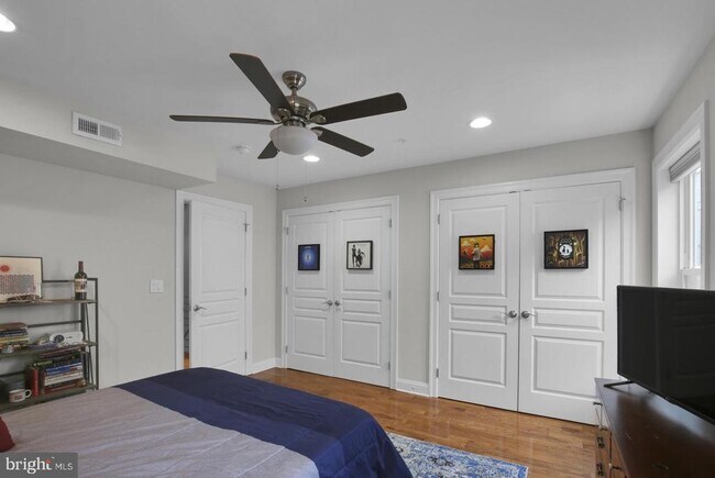 Building Photo - 1715 N Howard St