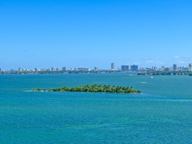 Building Photo - 725 NE 22nd St