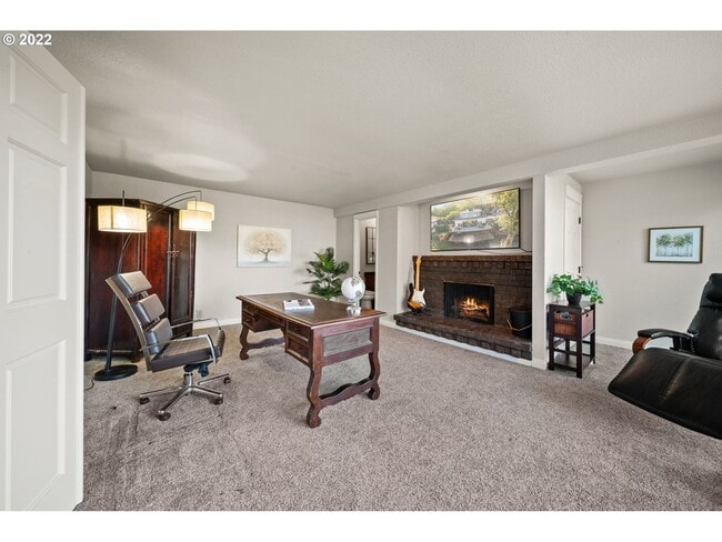 Building Photo - 5 bedroom 4 Bathroom Spectacular Townhome ~ Parking, A/C and More!